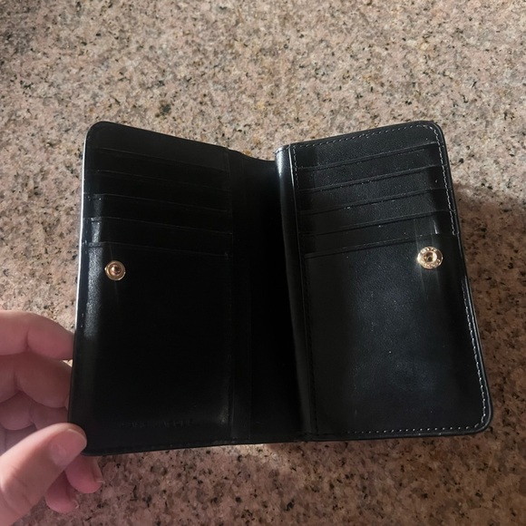 Marc Jacobs Black Pebbled Leather Slim Card Holder with Gold Logo - Picture 13 of 16